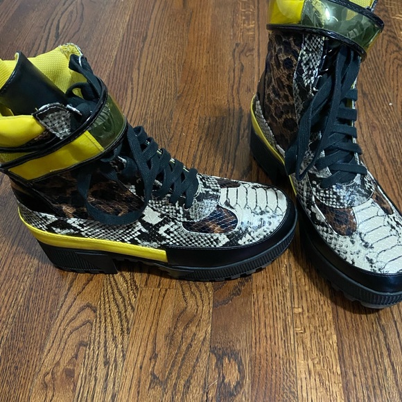 Unique casual boots - Picture 3 of 3